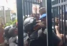 PDP Factions Clash at Secretariat as Wike Blocks Makinde, Bala