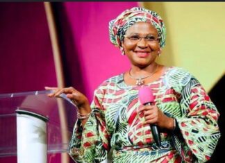 Pst Sarah Omakwu Kneels to Beg Wike Over Preservation of Jabi Lake
