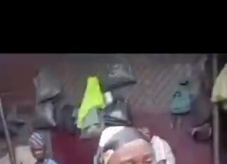 Women Caught Grinding Maggot-Infested Pepper at Lagos Market for Street food (Video)