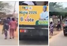 Ekiti Election: Campaign Truck for APC’s Gov Biodun Oyebanji Seen Throwing Bread at Residents (Video)