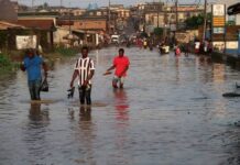 Ajah, Mafoluku Residents Stranded in Lagos as Flood Obstructs Roads
