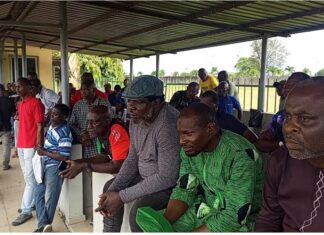 Refinery Support Staff Protest Low Pay, Delayed Salaries